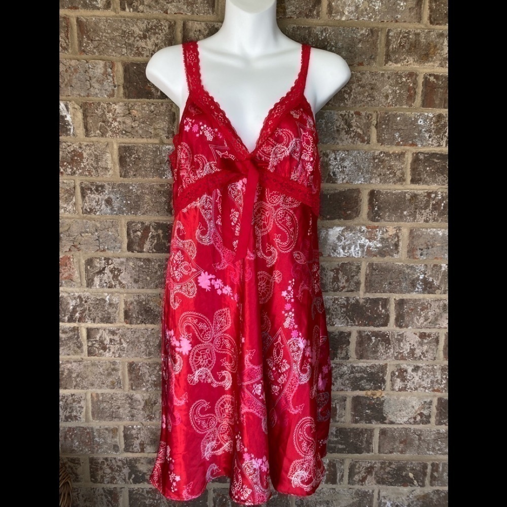 ENCHANTING WOMAN SEXY NIGHTIES LINGERIE SIZE MEDIUM